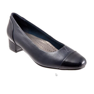 NEW Trotters Daisy‎ Women Classic Navy Block Heel Pump Heels US 7.5M Patent Toe